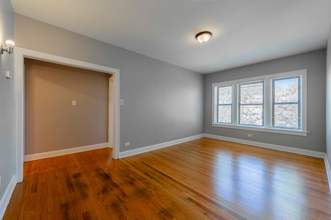 Building Photo - 2056 W Arthur Ave