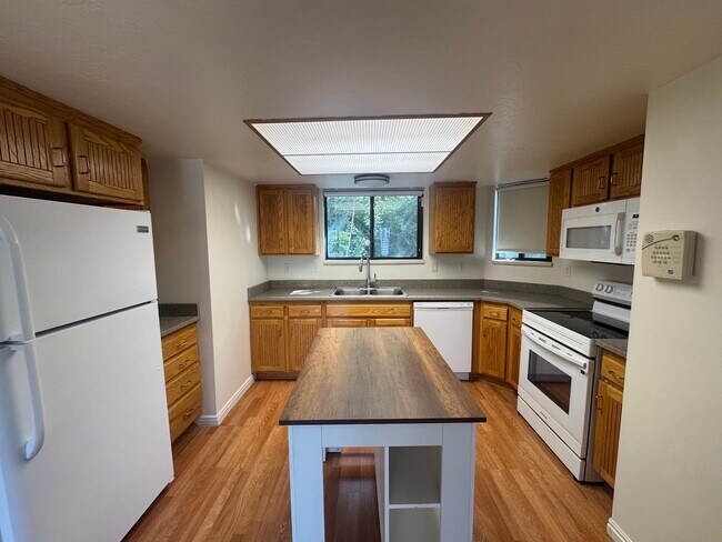 Building Photo - 480 North Wall Street-C101