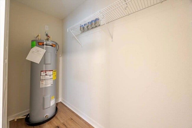 Building Photo - 1164 Fairway Dr