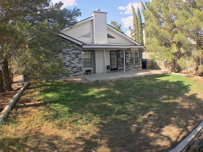Building Photo - East El Paso 3 bed Refrig A/C