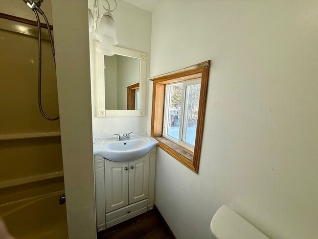 Building Photo - 4 Bed 2 Bath Single Family Home in Antigo