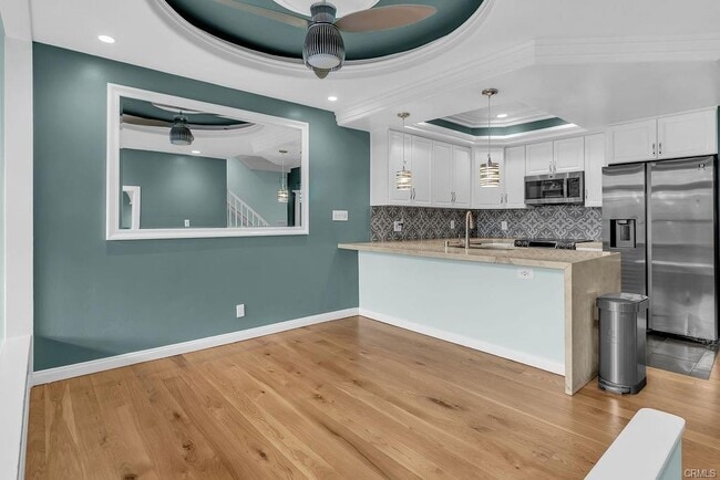 Building Photo - 6314 Marina Pacifica Dr S