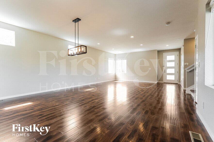 Building Photo - 10520 Sedalia St