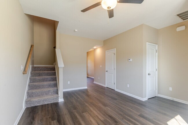 Building Photo - 353 Bordeaux Dr