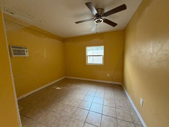 Building Photo - 1205 Ave I