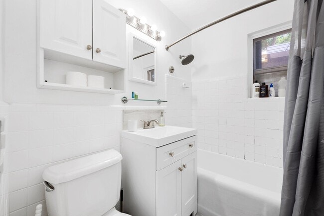 Building Photo - 1140 SW 9th Ave