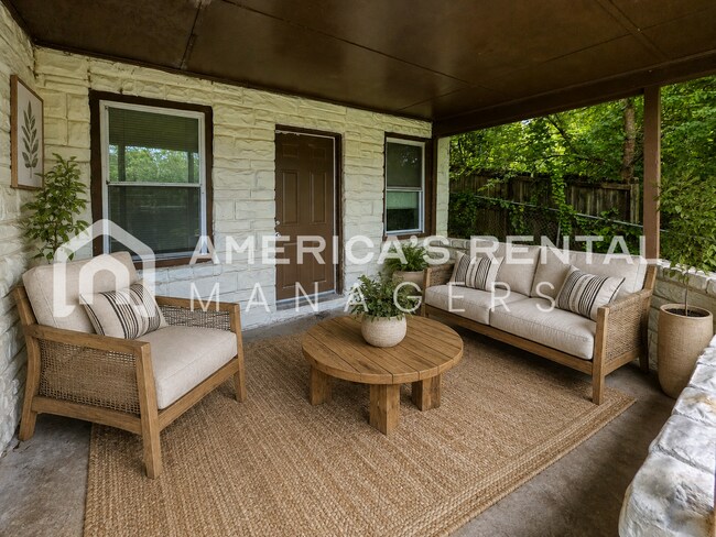 Building Photo - 609 Quebec Dr