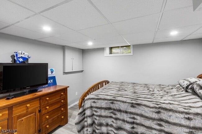 Building Photo - 487 W Shore Trail