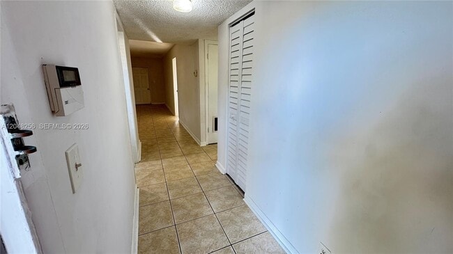 Building Photo - 5525 N Lakewood Cir