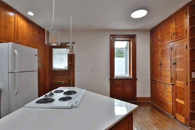 Building Photo - 2104 Iuka Ave