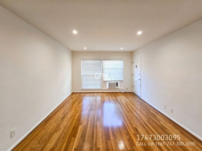 Building Photo - 2004 N Vermont Ave