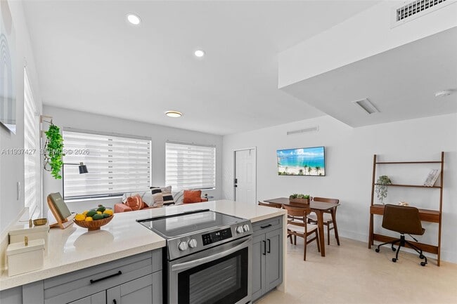 Building Photo - 1144 SW 4th St