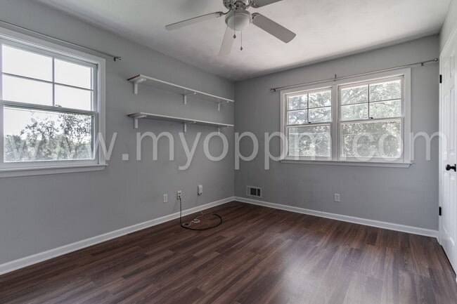 Building Photo - Stunning 3 Bedroom / 2.5 Bathroom | S. 48t...