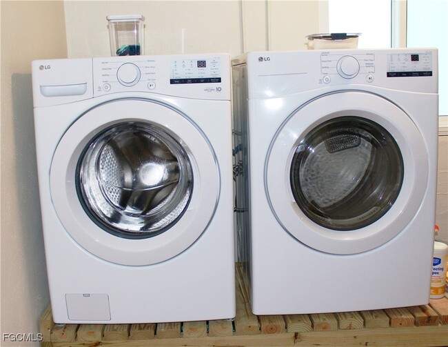 Building Photo - 2744 Sanderling Ct