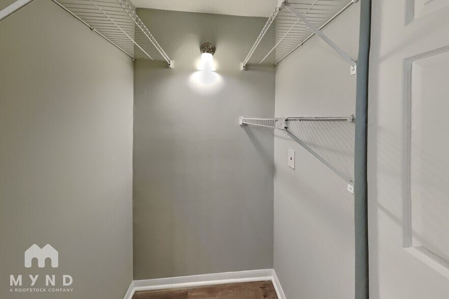 Building Photo - 6301 Ivory Palm Dr