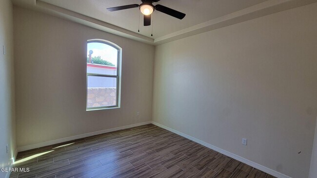 Building Photo - 125 Loma Vista Dr