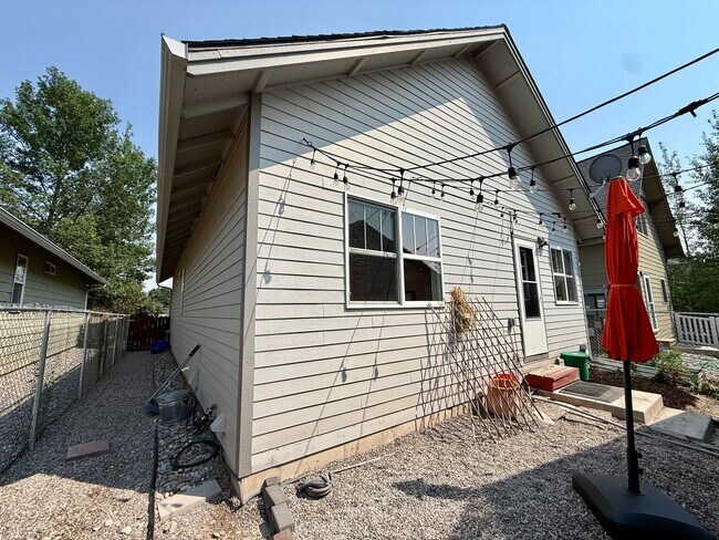Building Photo - Pet-Friendly 2BR/2BA in Peaceful Canyon Creek Neighborhood