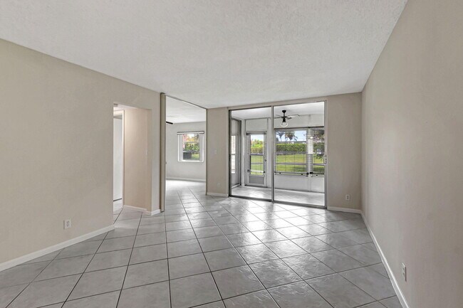 Building Photo - 6795 Huntington Ln