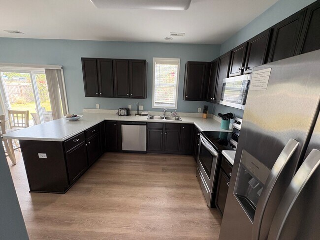 Building Photo - 3bd/2.5ba home with flexible Lease Length