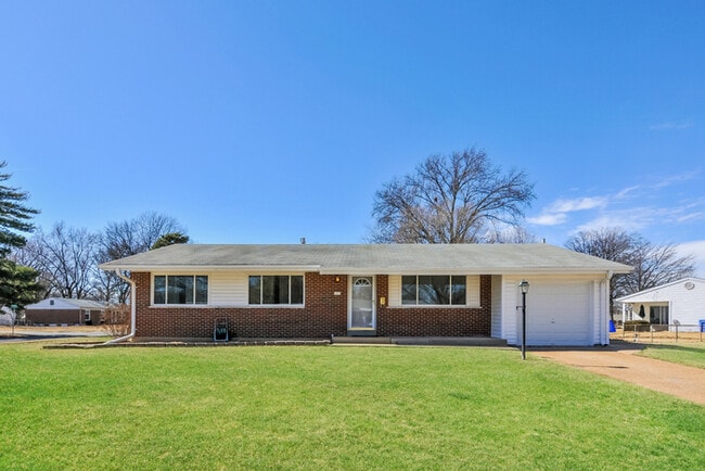 Primary Photo - Fantastic 3bd/2ba home! Let yourself in!