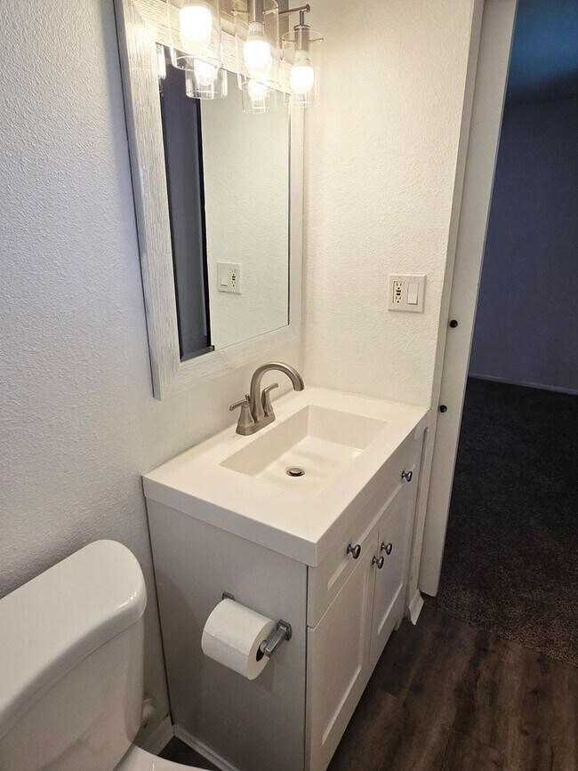 Building Photo - 3-bedroom by New Re-developed Paradise Val...