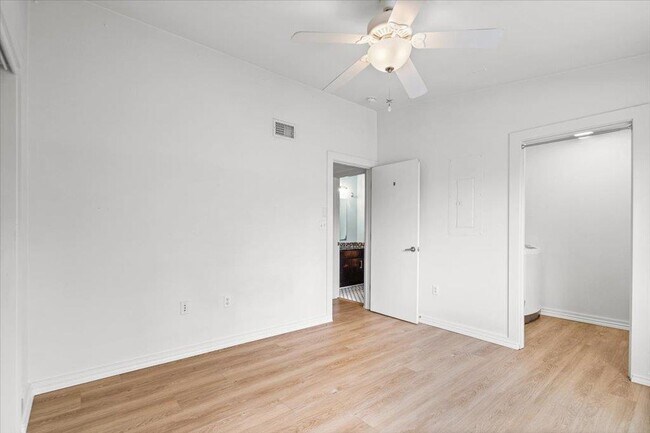 Building Photo - 2200 Dickson Dr