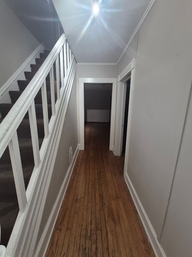 Building Photo - 4 Bedroom 2 Bath Single Family House!