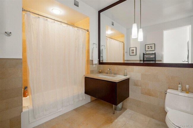 Building Photo - 25 Leroy Pl