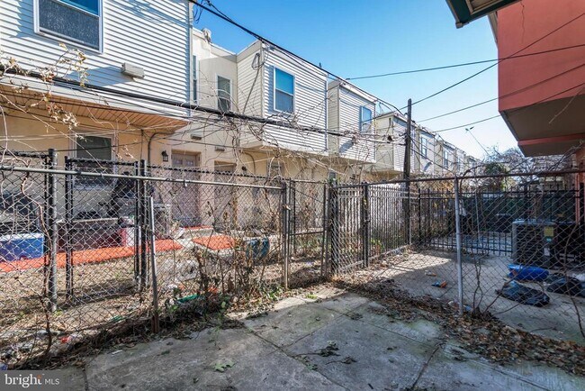 Building Photo - 833 N Markoe St