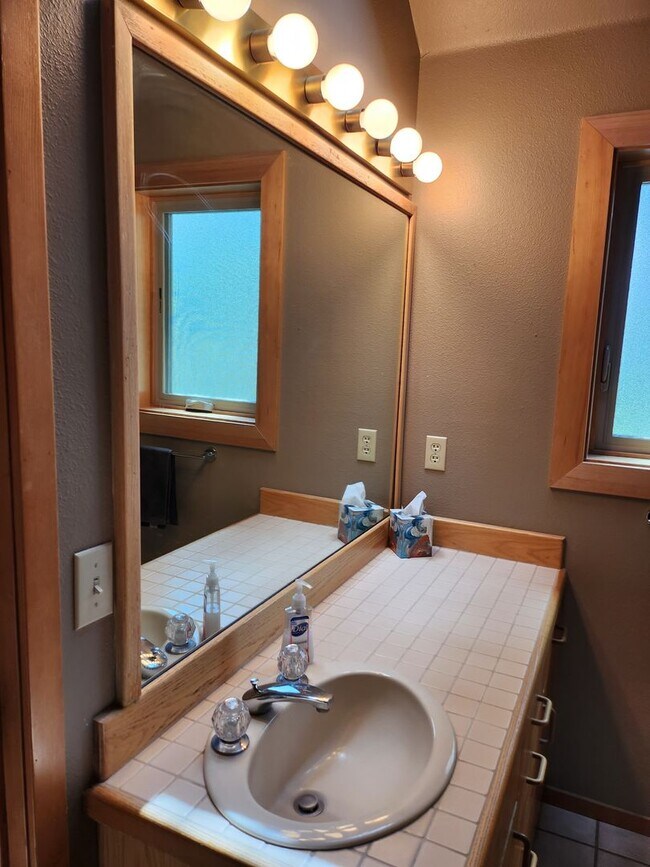 Building Photo - River Village Condominium Unit #8 - Riverf...