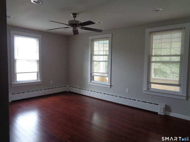 Building Photo - 15 Bradley Ave