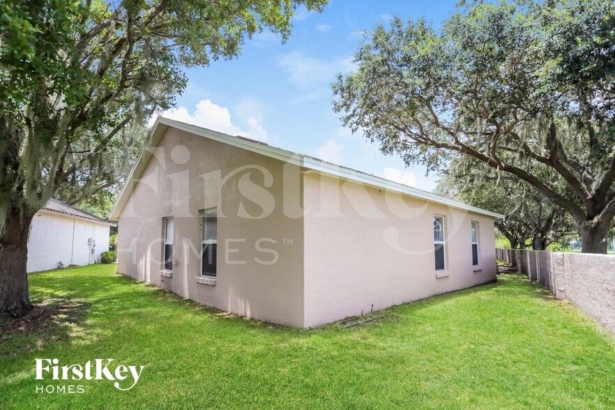 Building Photo - 2145 Sandy Hook