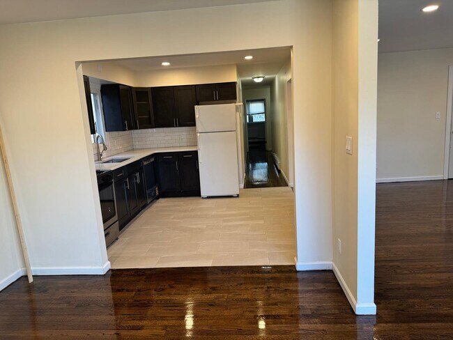 Building Photo - 89 McAdoo Ave