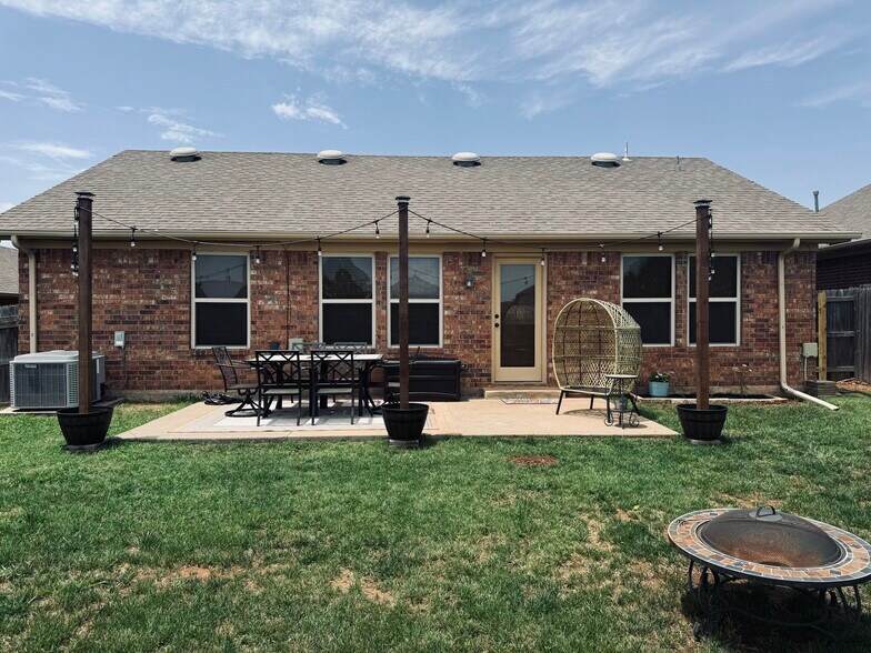 Building Photo - 5025 N Garfield St