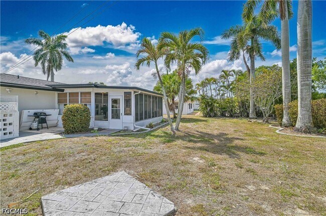 Building Photo - 4520 SE 9th Ave