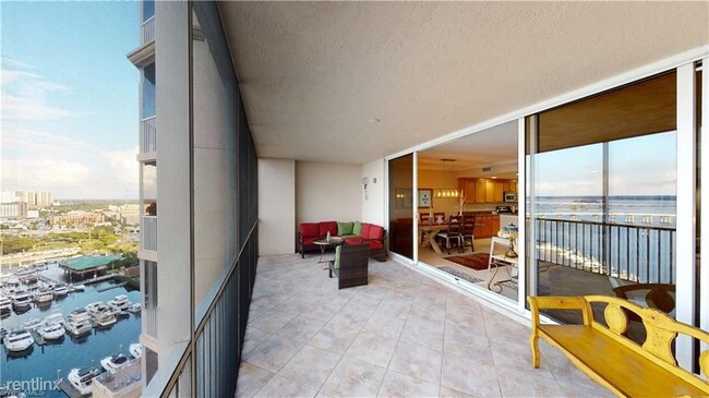 Building Photo - 3 br, 2 bath Condo - 2104 West First Stree...