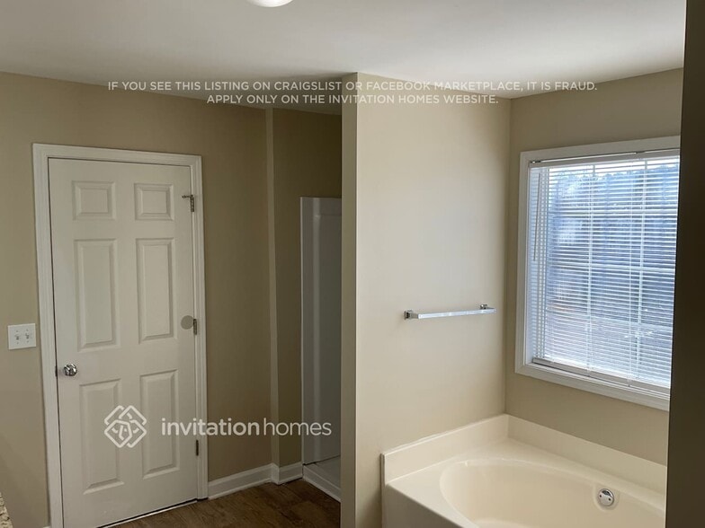 Building Photo - 4622 Insdale Dr NW