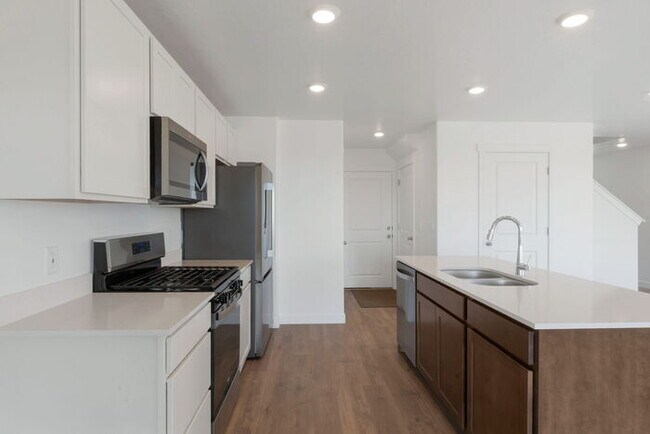 Building Photo - BRAND NEW LUXURY ROW END TOWNHOUSE W 2 CAR GARAGE