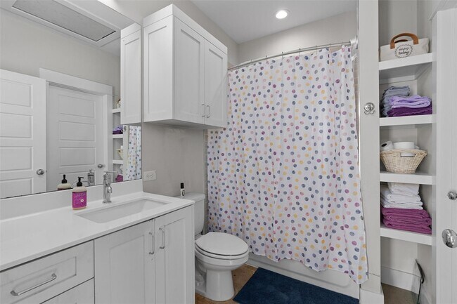 Building Photo - 1809 Chestnut Ave