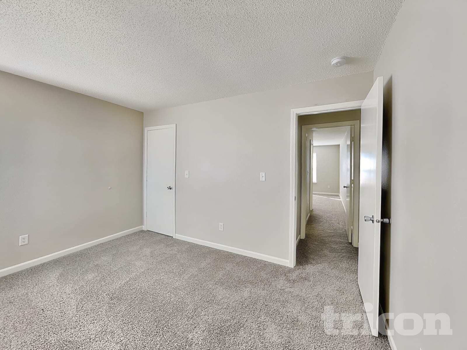 Building Photo - 10249 Cadogan Dr