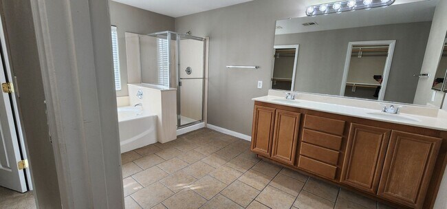 Building Photo - Lone Mountain Heights Luxury Living! 1st-m...