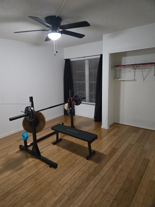 Building Photo - 4156 Inverrary Dr