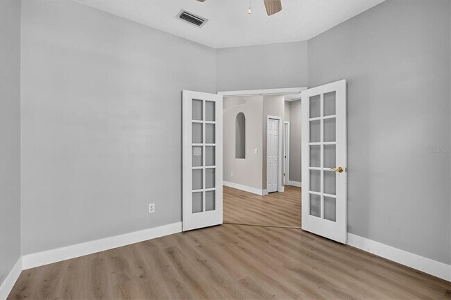 Building Photo - 10725 Banfield Dr