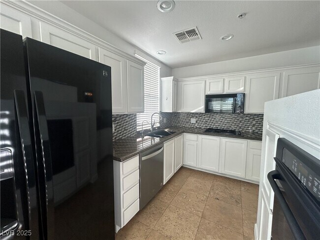 Building Photo - 67 E Agate Ave