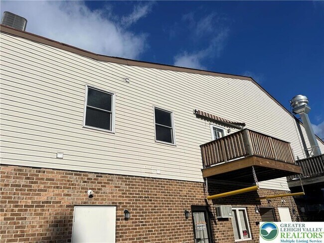 Building Photo - 2915 Schoenersville Rd