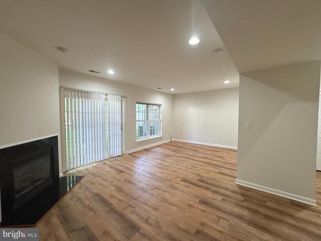 Building Photo - 24652 Kings Canyon Square