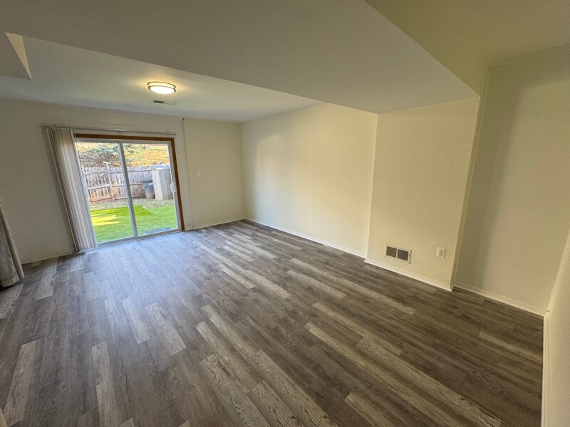 Building Photo - 9739 Bragg Ln