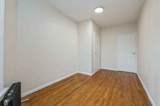 Building Photo - 6705 Woodside Ave