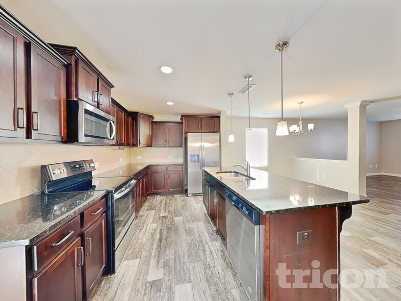 Building Photo - 1082 Bitting Hall Cir