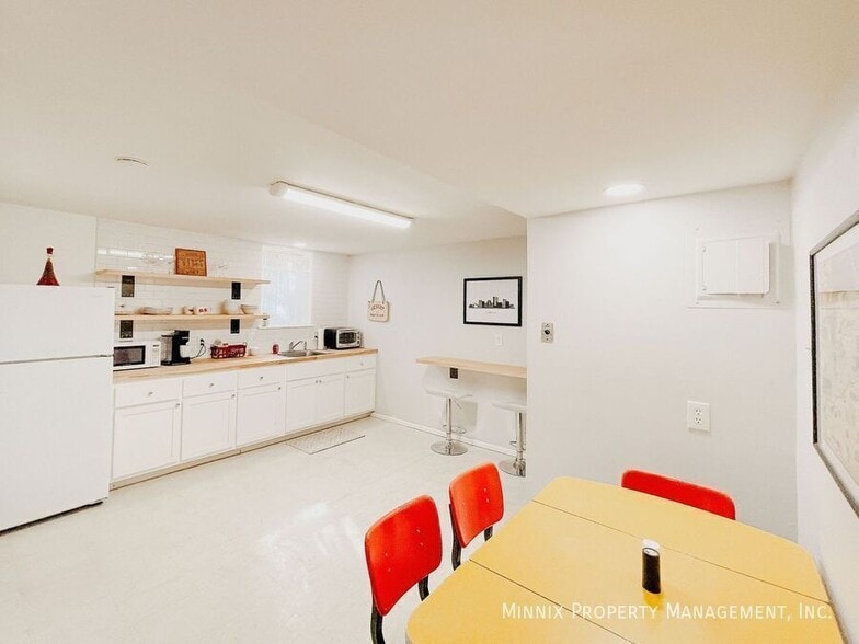 Building Photo - 1602 Ave. Y-B